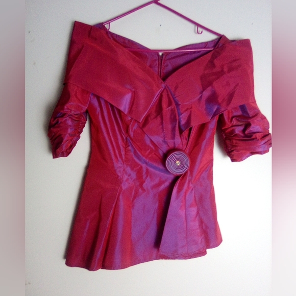 WATTERS WATTERS Elegant Off-Shoulder Magenta Top SIZE 8 - Picture 5 of 7